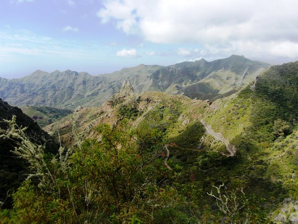 Amazing Anaga - Reading the route through forest, slopes and villages