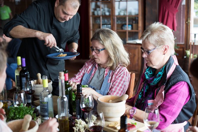 Bodegas Monje Winery Ticket w/Wine Tasting & Mojo Sauce Workshop - Timing, language, and what to bring