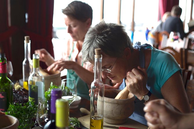 Bodegas Monje Winery Ticket w/Wine Tasting & Mojo Sauce Workshop - Three young wines, each with something to eat