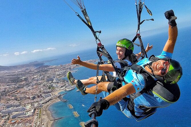 BRONZE tandem paragliding flight in South Tenerife, free pick up - Getting ready to take off