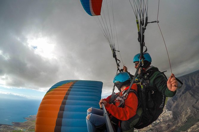 High Performance Paragliding Tandem Flight in Tenerife South - What the flight feels like