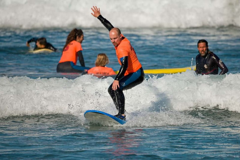 Playa de las Americas: lezione di surf con tutto incluso - Starting on the sand at Playa de las Américas