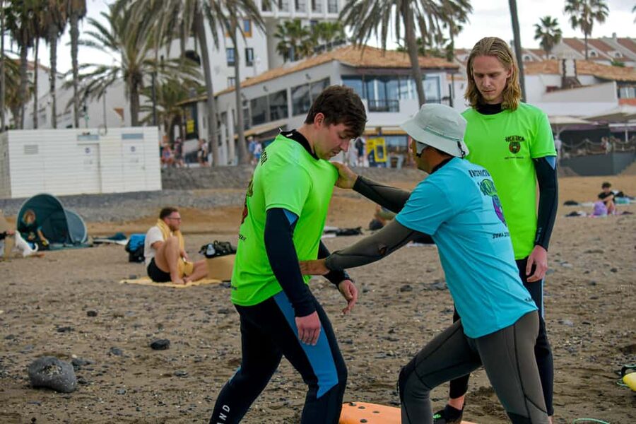 Playa de las Americas: lezione di surf con tutto incluso - Who should take this lesson