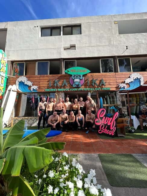 Playa de las Americas: lezione di surf con tutto incluso - Learning the basics before you paddle