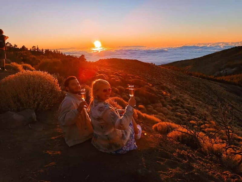 Puerto Cruz: VIP Teide Sunset & Stars, Guachiche Lunch+Cava - Three stops through Teide National Park