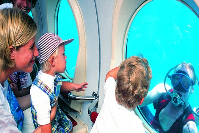 Submarine tour Tenerife: a 1 hour underwater experience - Boarding the submarine and choosing your seat
