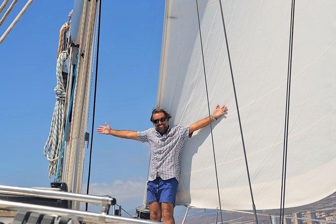 Tenerife 3-Hour Discover Whales and Dolphins - What the small group and crew add