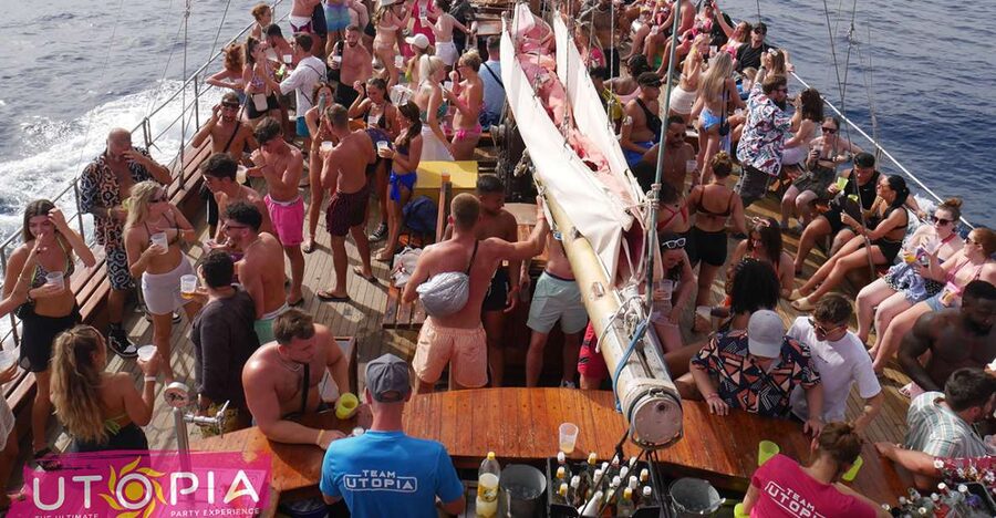 Tenerife: Boat Party with Open Bar and DJs - Coast views and the swim stop