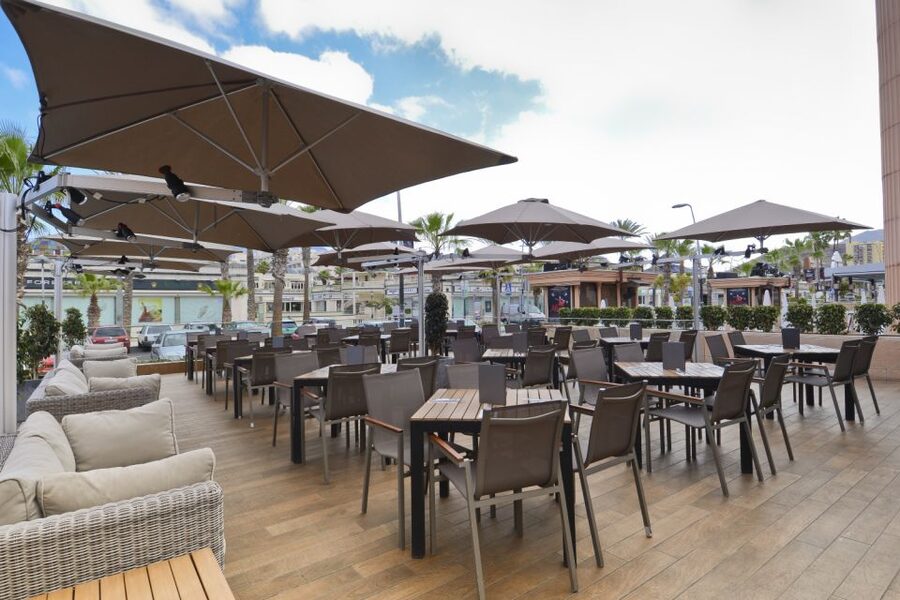 Tenerife: Hard Rock Cafe Set Menu Lunch or Dinner & Drink - Who will enjoy this meal most?