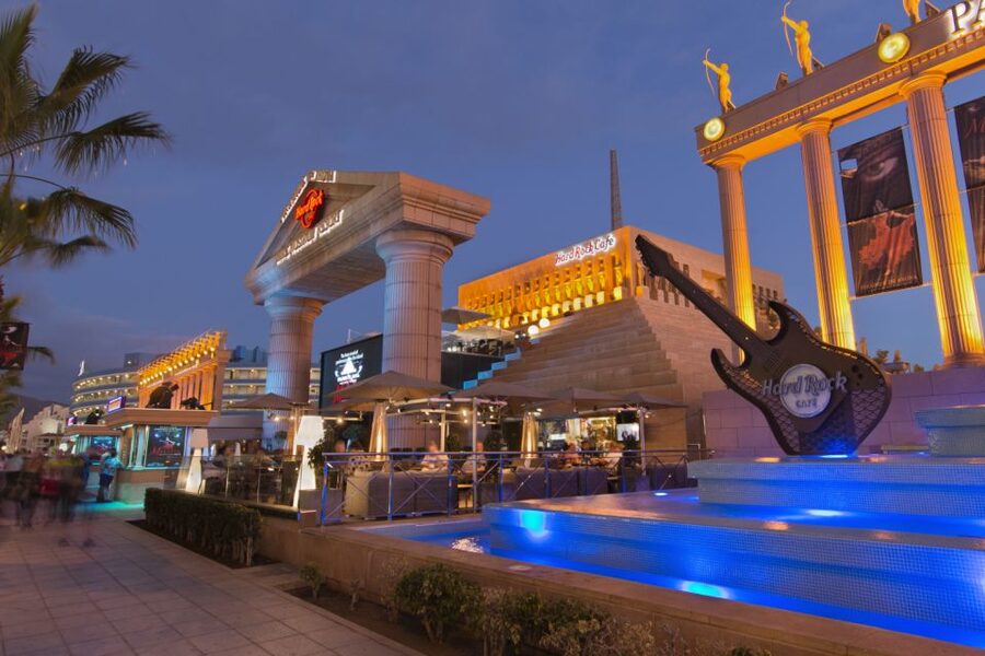 Tenerife: Hard Rock Cafe Set Menu Lunch or Dinner & Drink - What happens from arrival to dessert