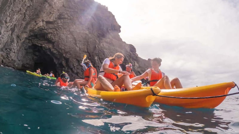 Tenerife: Kayak & Snorkeling Tour - Small Groups - A calm briefing before the kayaks leave shore