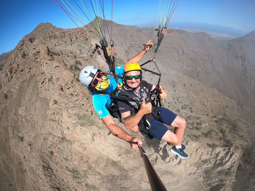Tenerife: Paragliding with National Champion Paraglider - Choose a quiet glide or a more thrilling finish