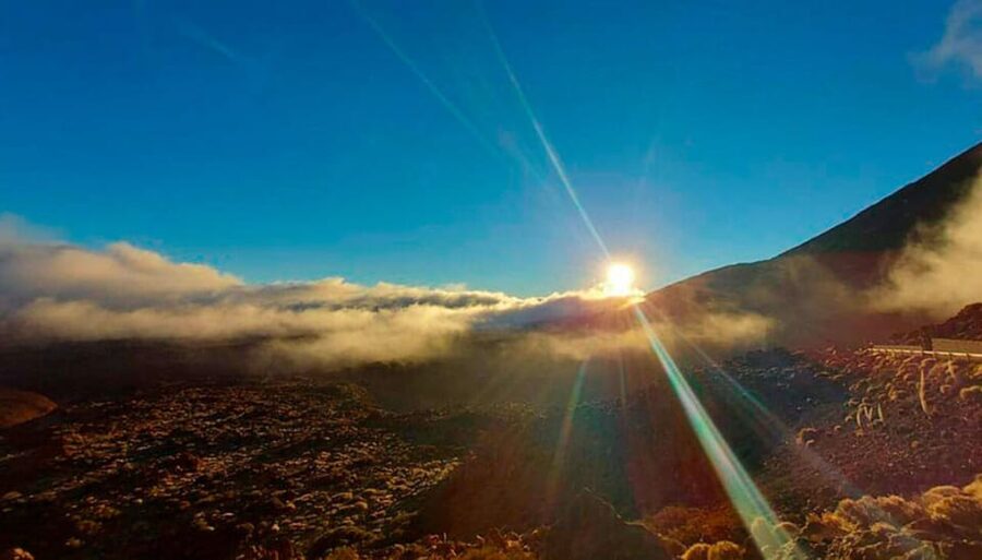 Tenerife: Sunset Night Tour and Stargazing at Teide + Dinner - Sunset views across the volcanic park