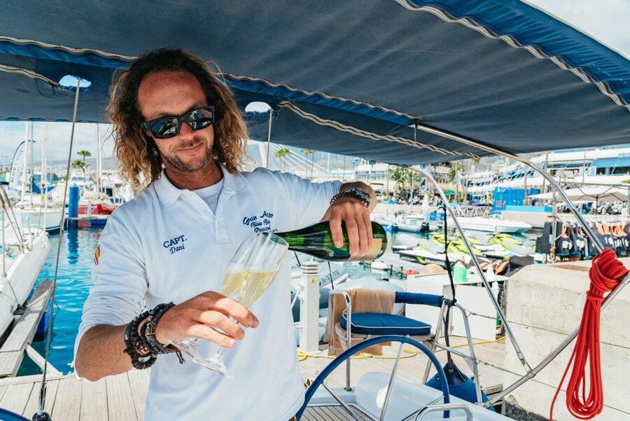Tenerife: Whale & Dolphin Watching with Drinks and Snacks - Watching for pilot whales and dolphins